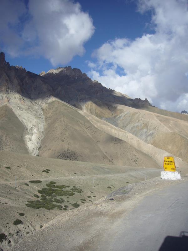 A hilarious HIMANK /BRO roadsign 